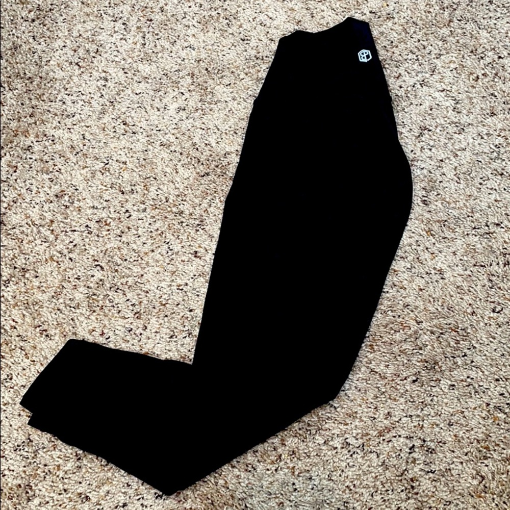 Born primitive size small leggings crop-black